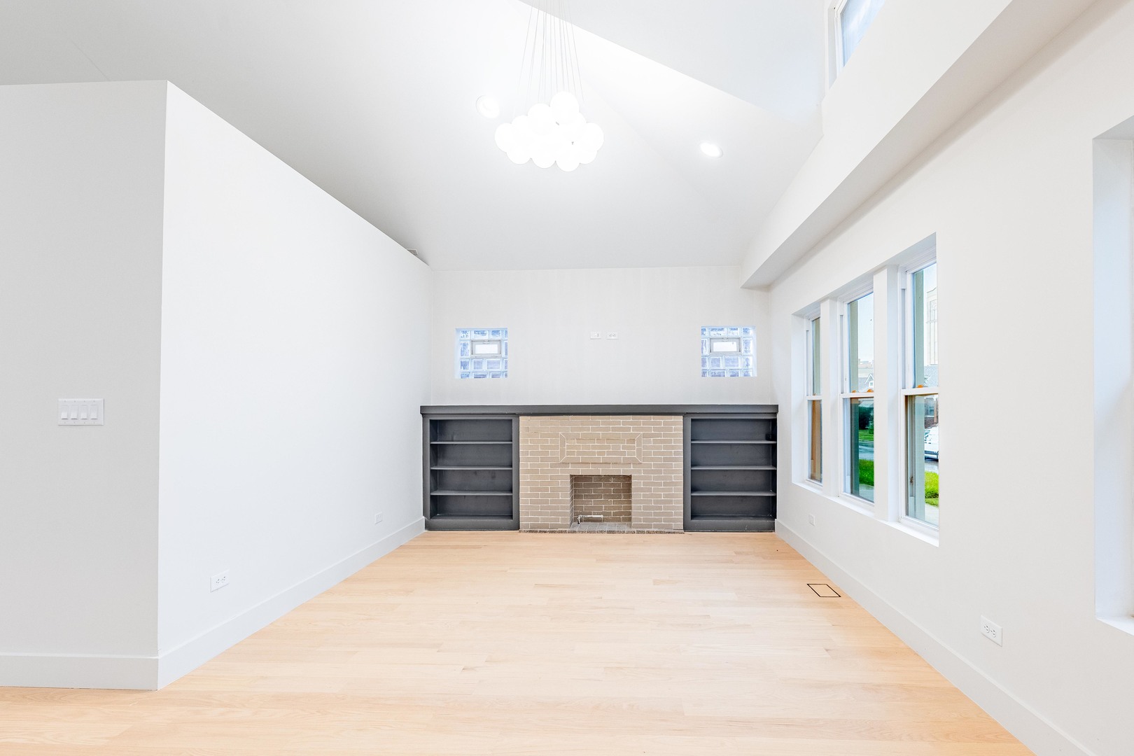 7930 S Kenwood Avenue