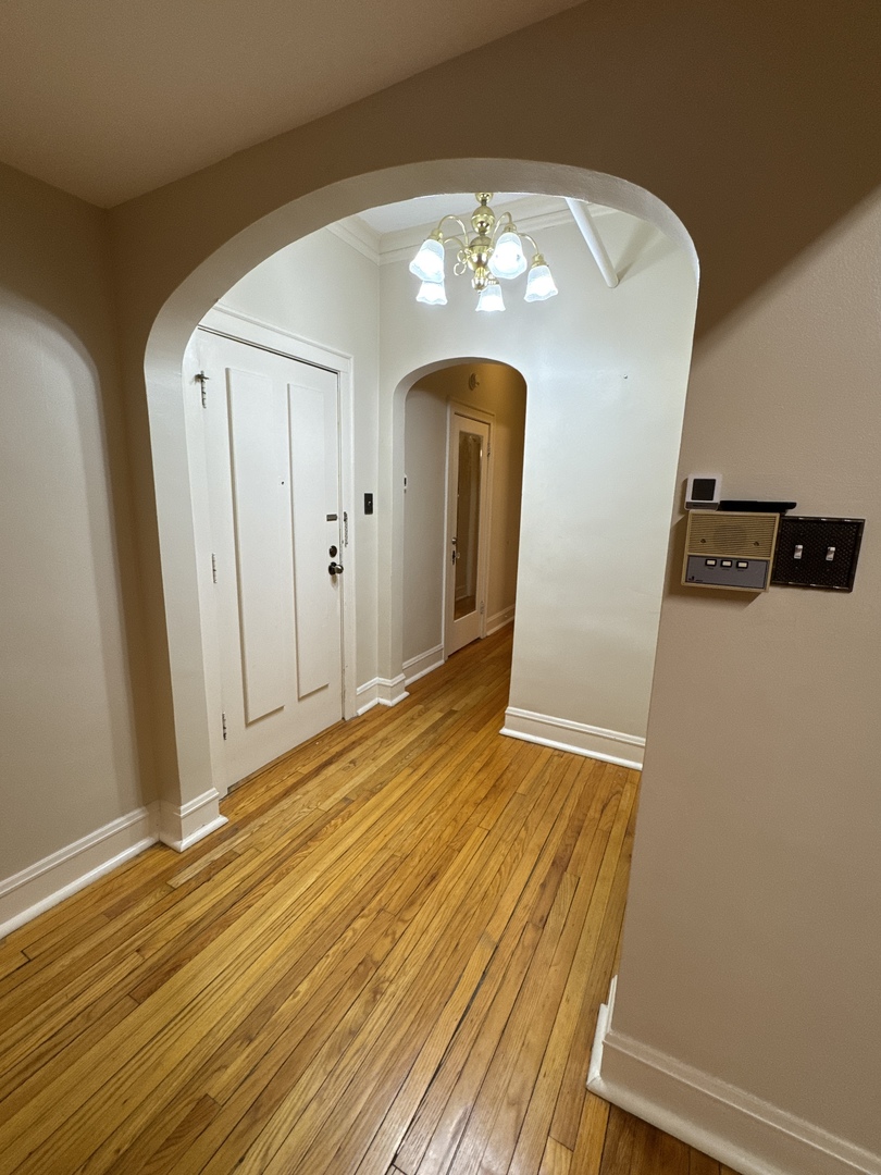 7450 N CLAREMONT Avenue 1G