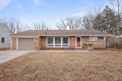 Photo of 3006 15th Street, Moline, IL 61265 (MLS # 100000400)