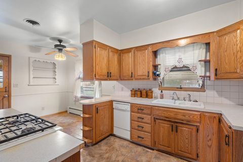 Tiny photo for 3006 15th Street, Moline, IL 61265 (MLS # 100000400)