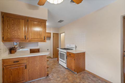 Tiny photo for 3006 15th Street, Moline, IL 61265 (MLS # 100000400)