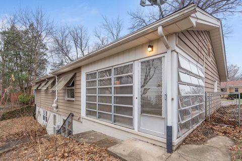 Tiny photo for 3006 15th Street, Moline, IL 61265 (MLS # 100000400)