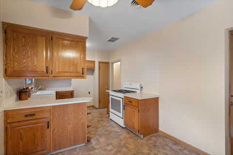 Tiny photo for 3006 15th Street, Moline, IL 61265 (MLS # 100000400)