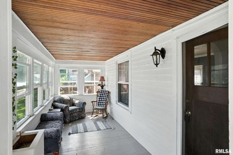 Tiny photo for 142 11TH Street, Silvis, IL 61282 (MLS # QC4266869)