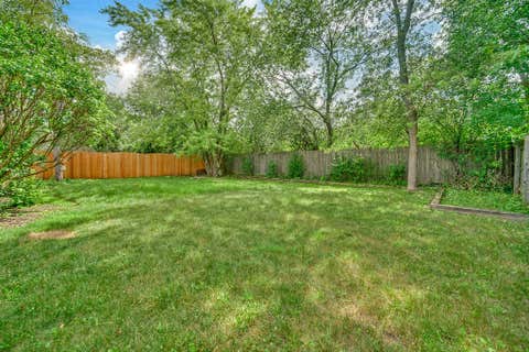 Tiny photo for 206 Albert Drive, Vernon Hills, IL 60061 (MLS # 12700680)