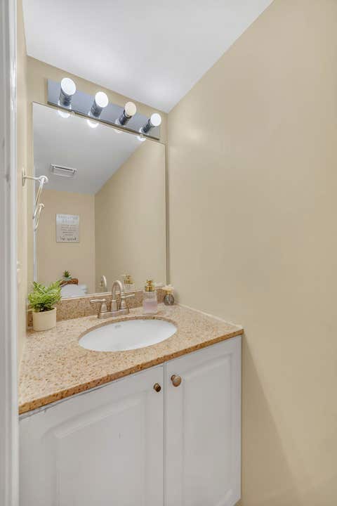 Tiny photo for 206 Albert Drive, Vernon Hills, IL 60061 (MLS # 12700680)