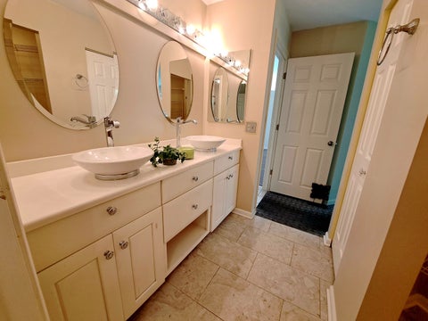 Tiny photo for 23 Willow Parkway, Buffalo Grove, IL 60089 (MLS # 12738876)