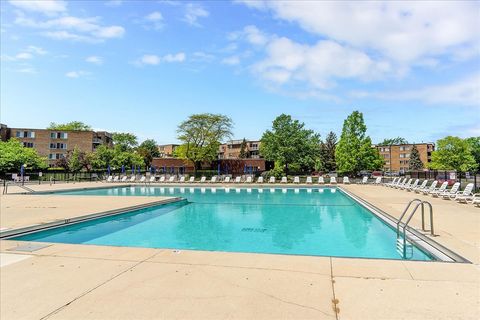 Tiny photo for 950 E Wilmette Road #325, Palatine, IL 60074 (MLS # 12575185)