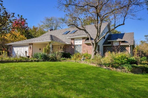 2S630 WILLIAMS RD, WARRENVILLE, IL 60555 - Image 997e2e402252d2fa32f41ee375fb983c/153258627