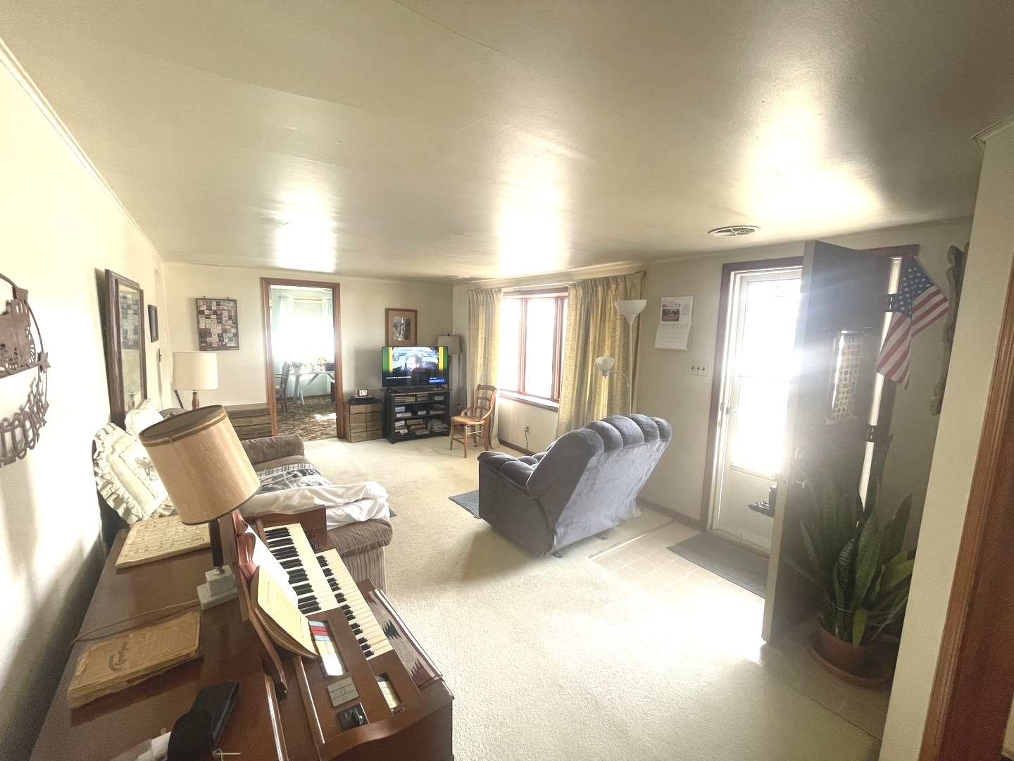250 N Levasseur Avenue