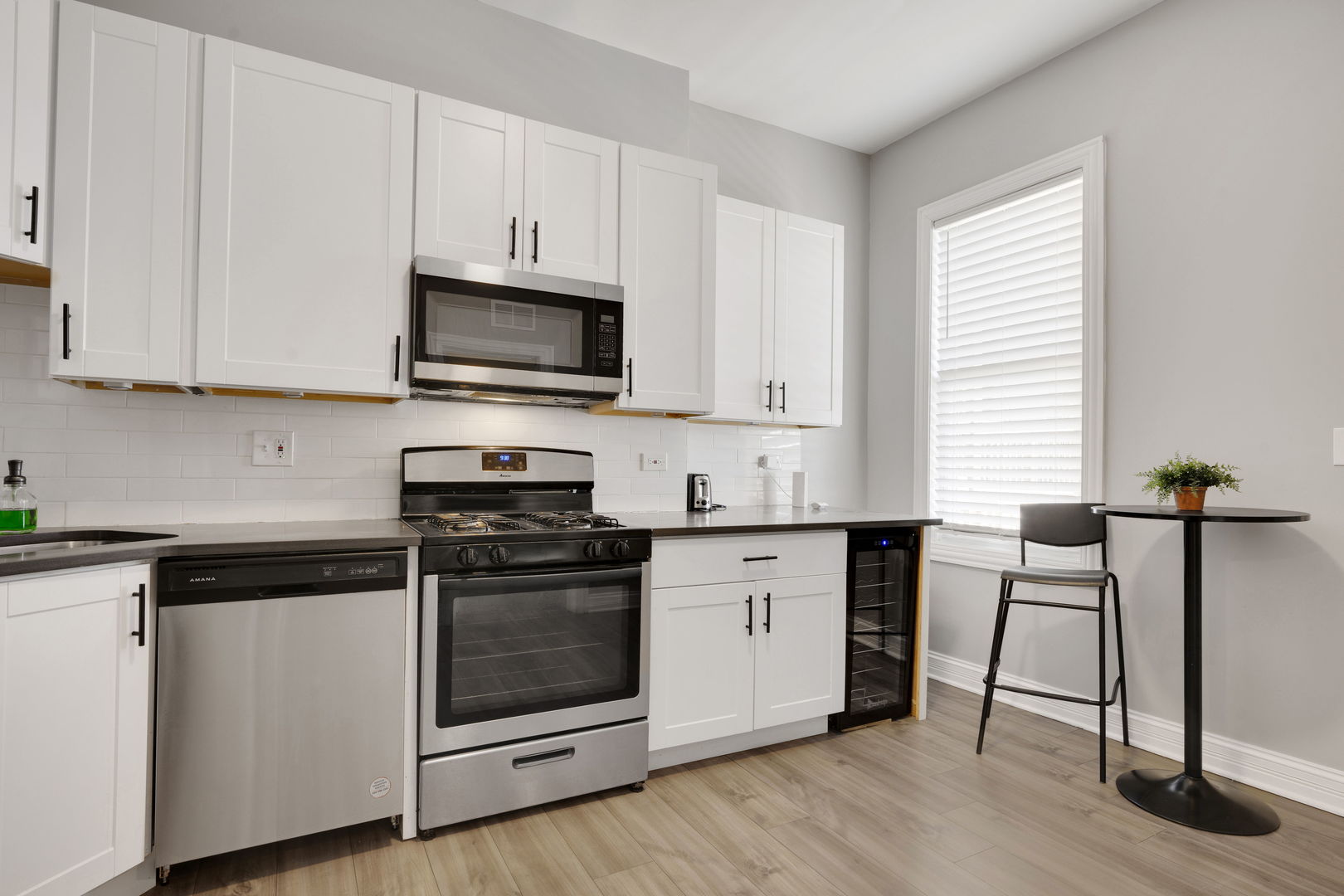 6607 S Ingleside Avenue