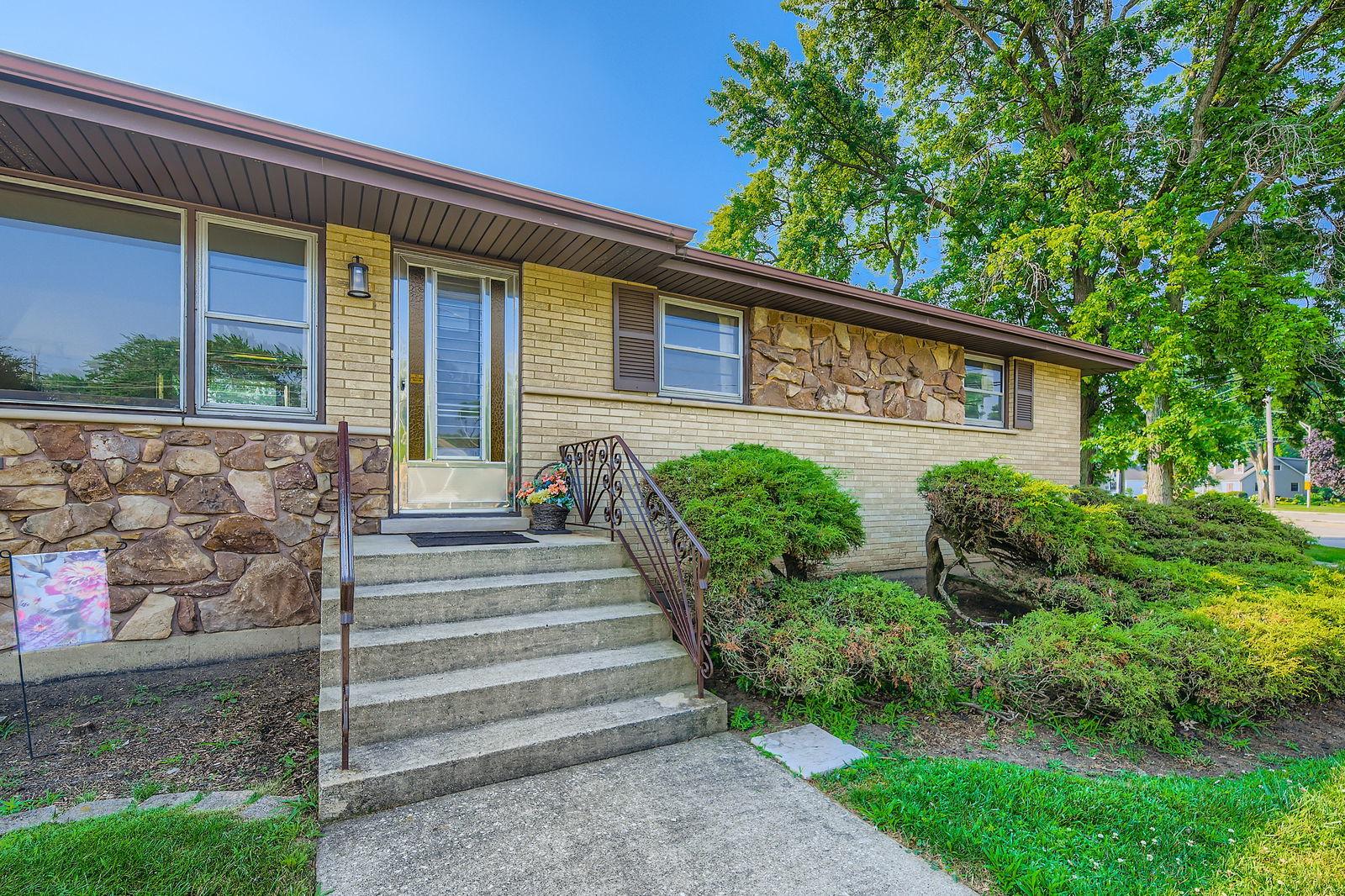 5549 W 83rd Place