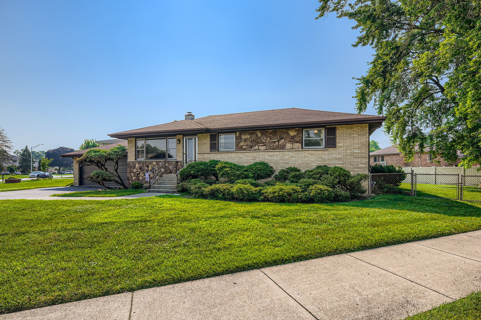 5549 W 83rd Place