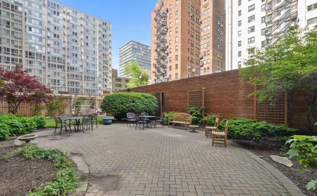 2909 N Sheridan Road 1306