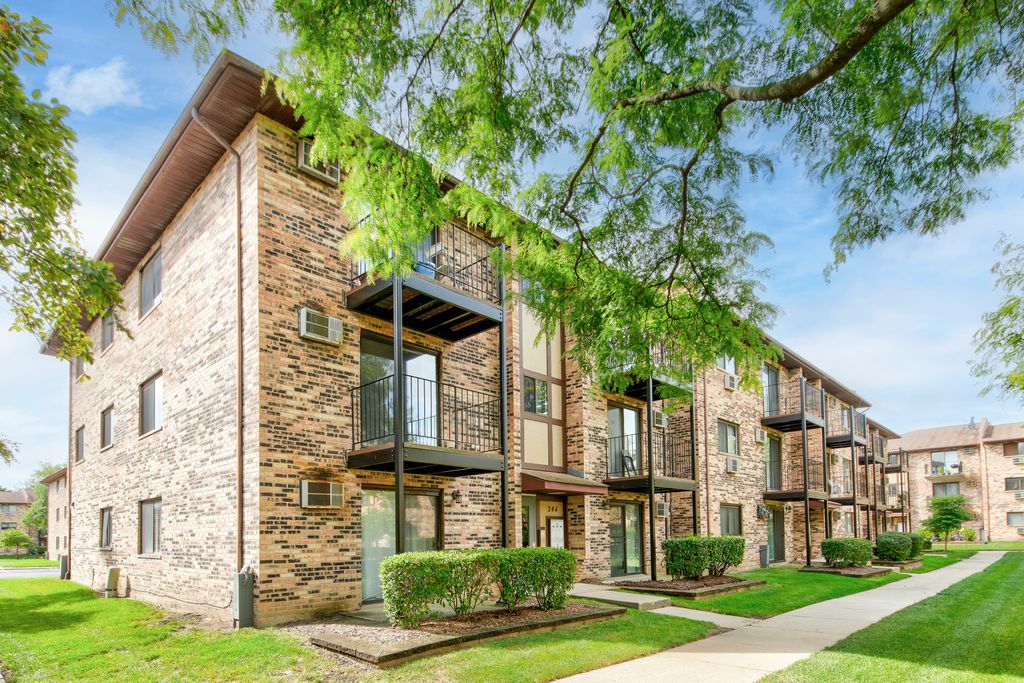 Photo for 244 Klein Creek Court #3, Carol Stream, IL 60188 (MLS # 12481132)