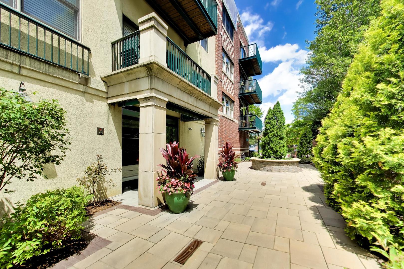1107 Greenleaf Avenue 3G
