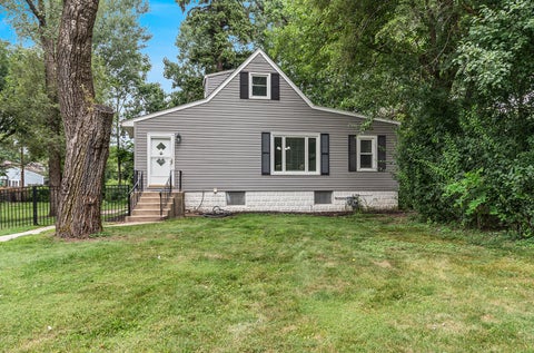 Photo of 28 S Richmond Avenue, Westmont, IL 60559 (MLS # 12713776)