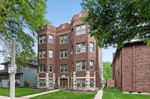 Photo of 814 S MAPLE Avenue #2N, Oak Park, IL 60304 (MLS # 12646618)
