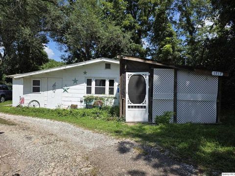 Photo of 1717 N 4th St, Quincy, IL 62301 (MLS # 12449935)