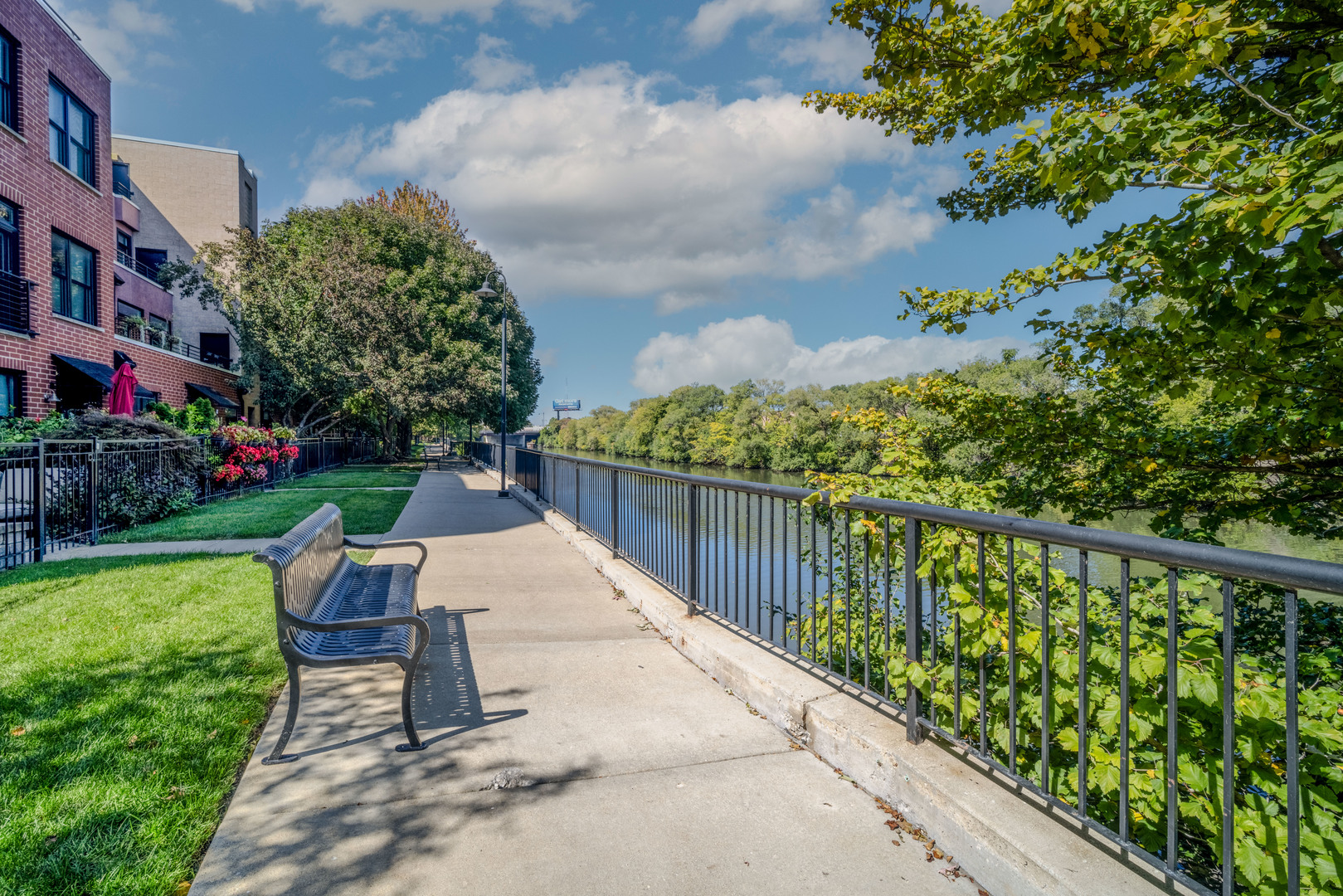 2801 N Oakley Avenue 202