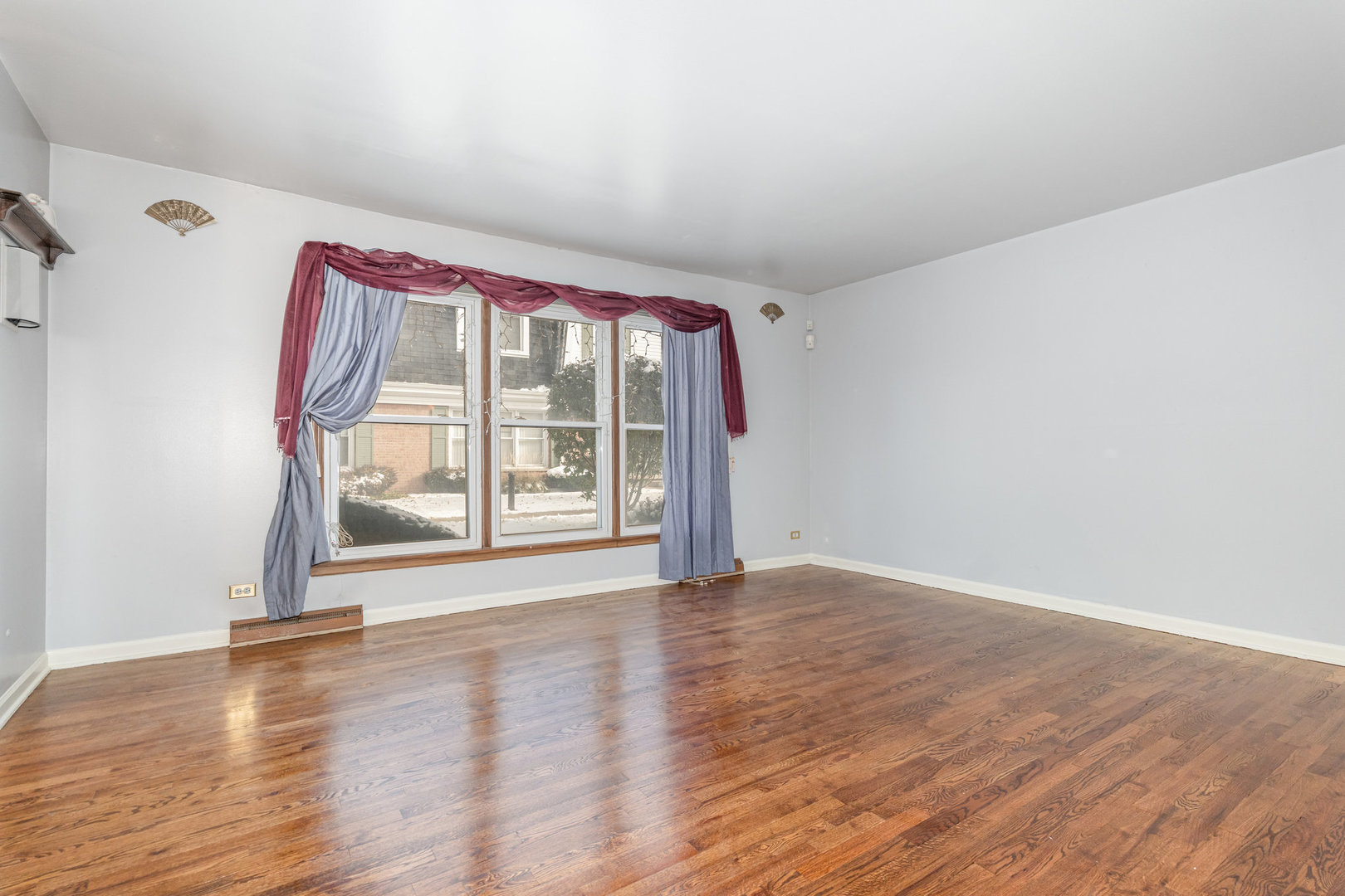 2335 W GREENLEAF Avenue