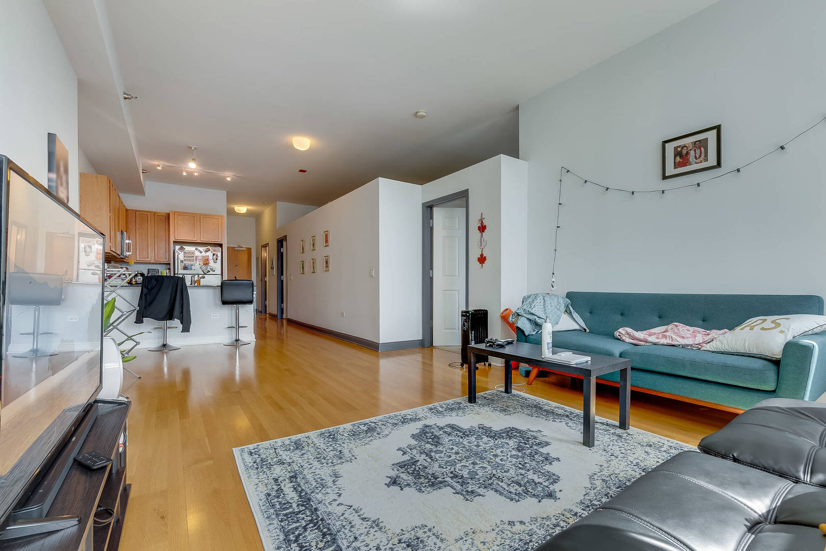 8 W MONROE Street 1702