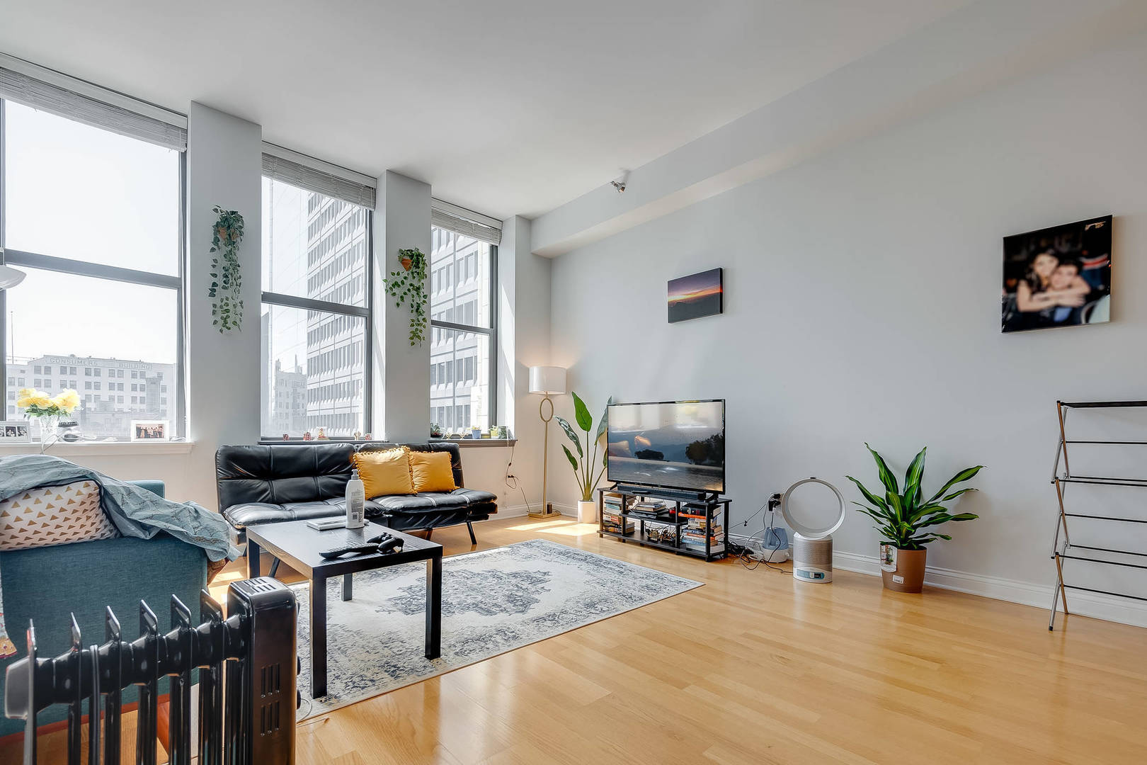 8 W MONROE Street 1702