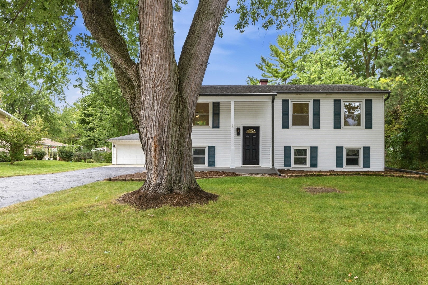 30W234 Claymore Lane