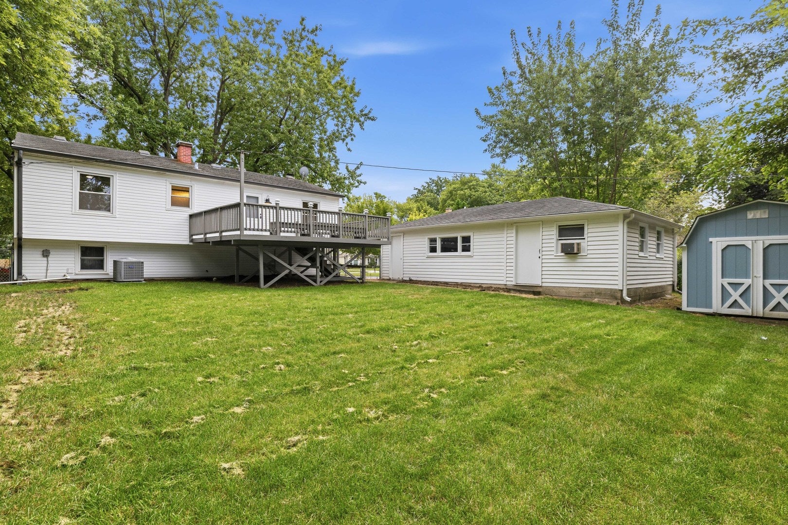30W234 Claymore Lane