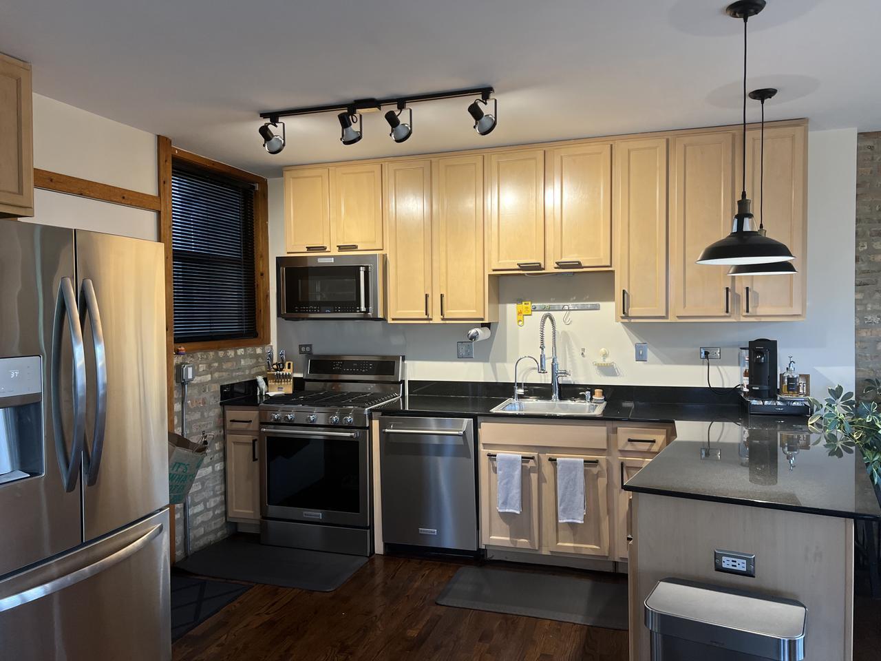 1231 W Greenleaf Avenue 3