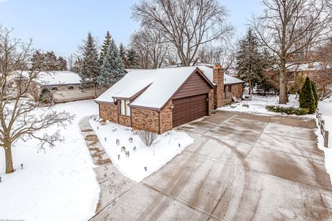 Tiny photo for 6729 W Menominee Parkway, Palos Heights, IL 60463 (MLS # 12577443)