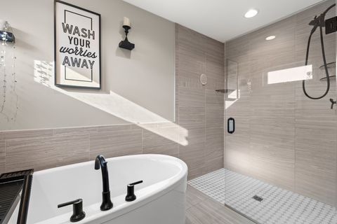 Tiny photo for 333 W Potomac Avenue, Lombard, IL 60148 (MLS # 12504901)