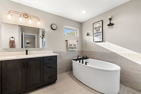 Tiny photo for 333 W Potomac Avenue, Lombard, IL 60148 (MLS # 12504901)