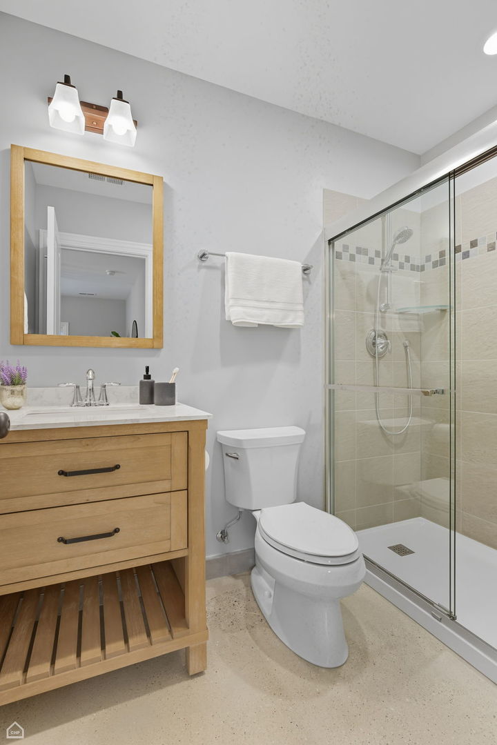 Chicago, Illinois 60624, United States, 2 Bedrooms Bedrooms, ,3 BathroomsBathrooms,Residential,Active,230853