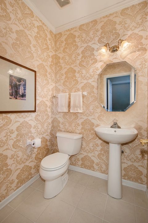 Tiny photo for 120 Fairway Drive, La Grange, IL 60525 (MLS # 12539186)