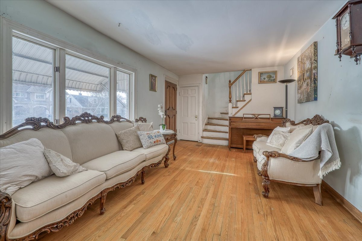 7926 W Summerdale Avenue