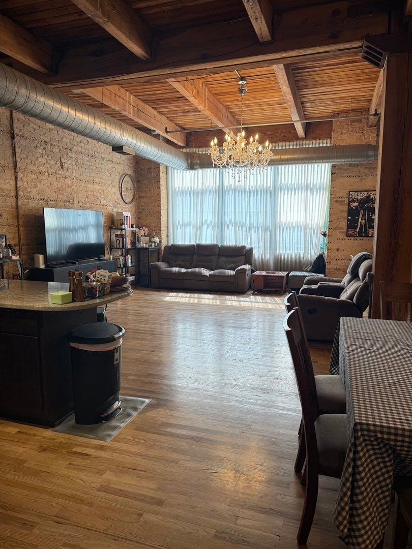 1017 W WASHINGTON Boulevard 2E
