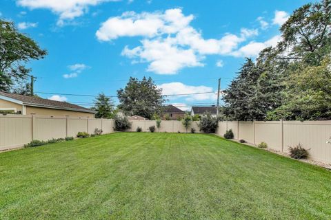 Tiny photo for 554 W Crockett Avenue, Elmhurst, IL 60126 (MLS # 12455926)