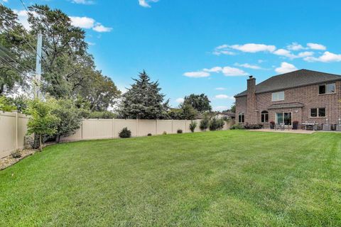Tiny photo for 554 W Crockett Avenue, Elmhurst, IL 60126 (MLS # 12455926)