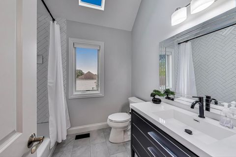 Tiny photo for 554 W Crockett Avenue, Elmhurst, IL 60126 (MLS # 12455926)