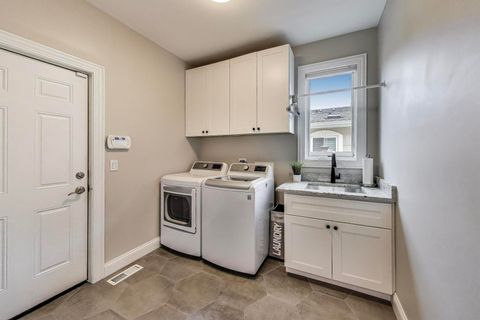 Tiny photo for 554 W Crockett Avenue, Elmhurst, IL 60126 (MLS # 12455926)