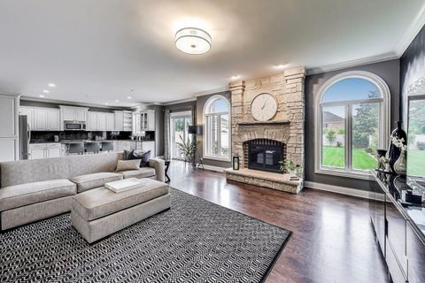 Tiny photo for 554 W Crockett Avenue, Elmhurst, IL 60126 (MLS # 12455926)
