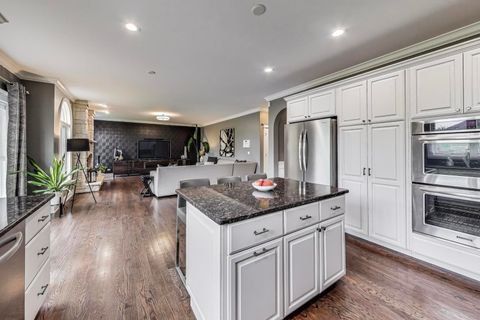 Tiny photo for 554 W Crockett Avenue, Elmhurst, IL 60126 (MLS # 12455926)
