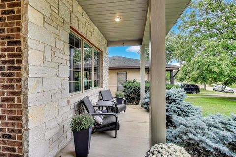 Tiny photo for 554 W Crockett Avenue, Elmhurst, IL 60126 (MLS # 12455926)