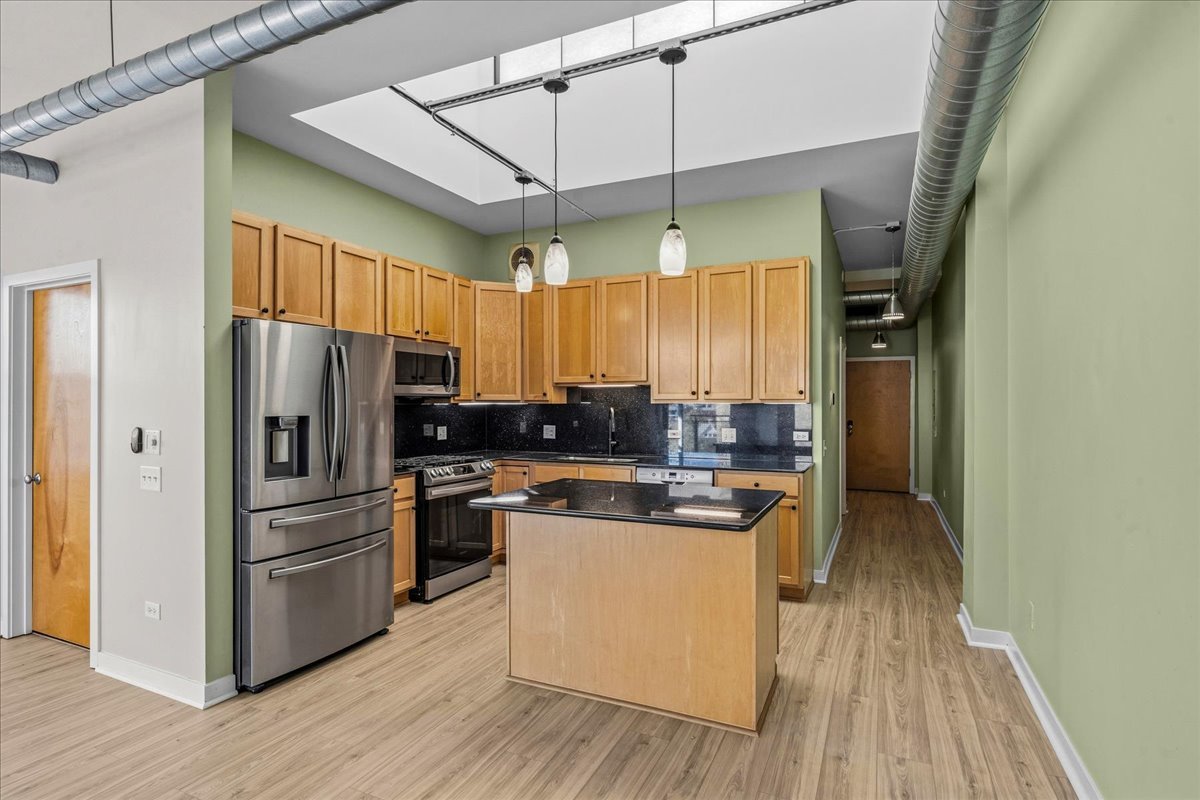 3260 N Clark Street 501