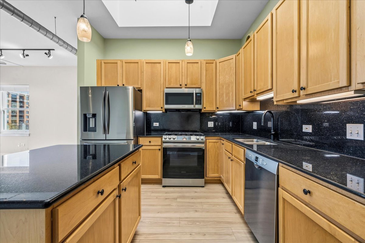 3260 N Clark Street 501