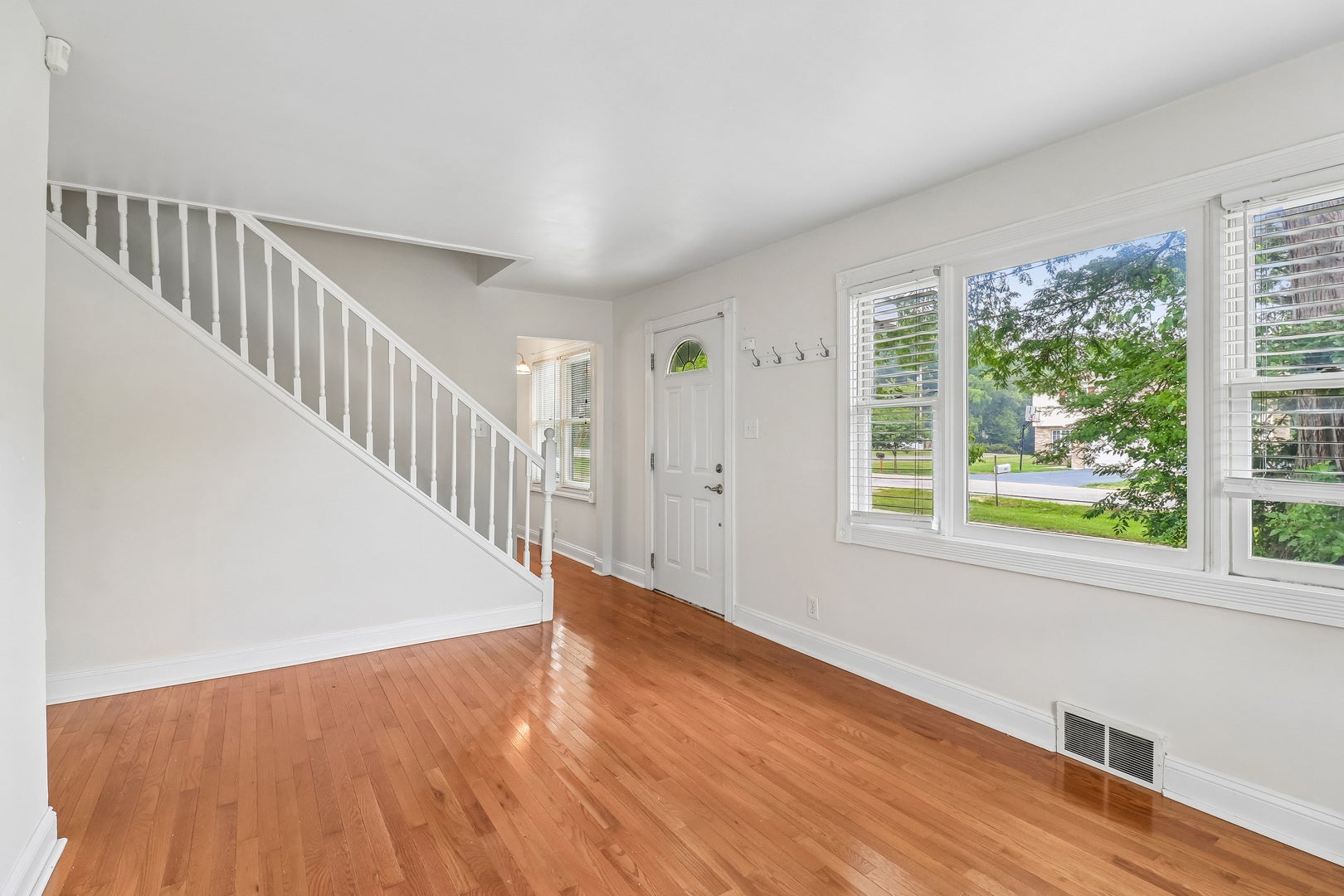 4811 Roslyn Road