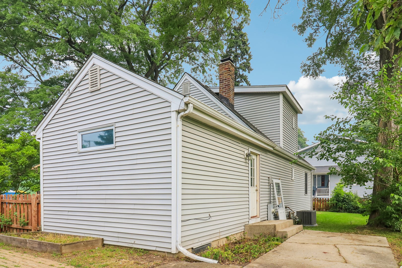 4811 Roslyn Road