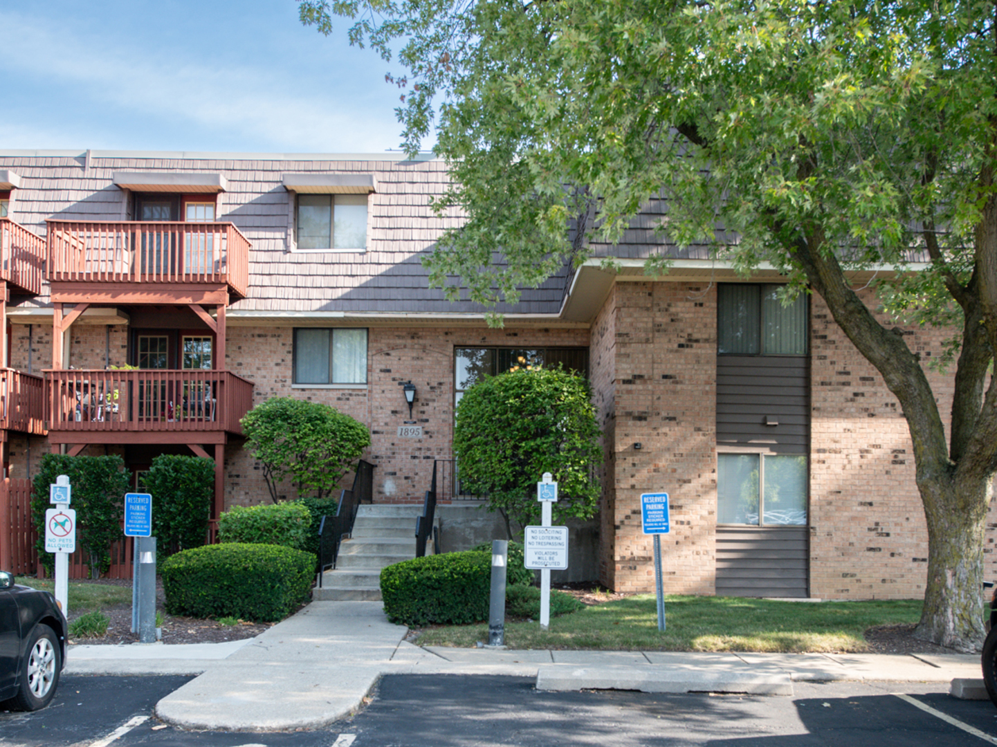 View Aurora, IL 60505 condo