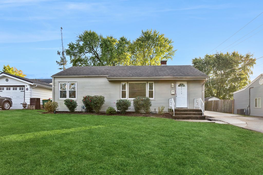 Photo for 119 FRANKLIN Street, Lockport, IL 60441 (MLS # 12507322)